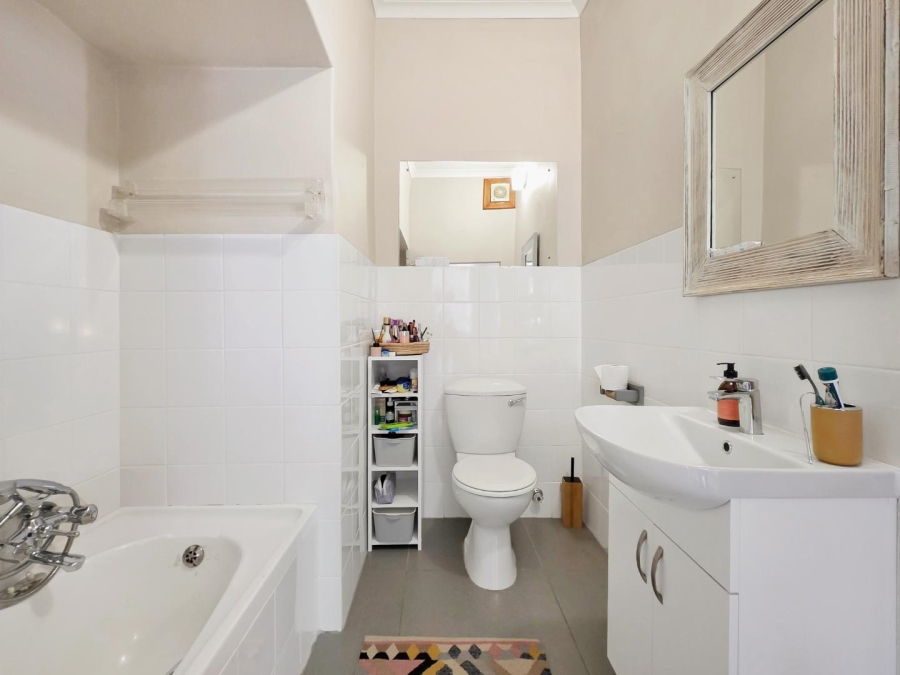 2 Bedroom Property for Sale in Vredehoek Western Cape